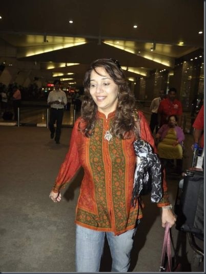 Hrithik, Deepika, Imran,Madhuri snapped at Mumbai airport7