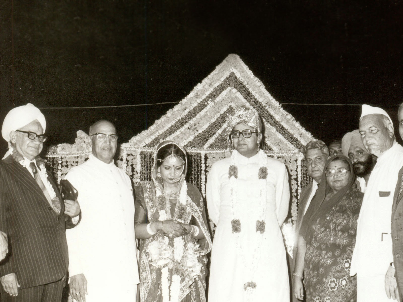 Arun Jaitley with Wife Sangeeta Jaitley - Wedding Pic | Indian Politician Arun Jaitley (BJP) Rare Photos | Real-Life Photos