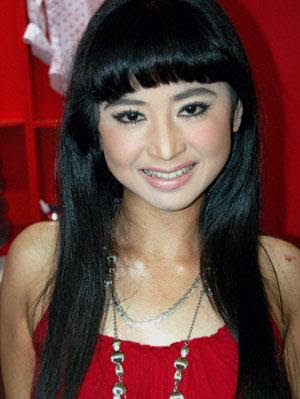 Dewi on Dewi Persik Senang Ciuman Indra L Brugman K Pop Kpop Portal
