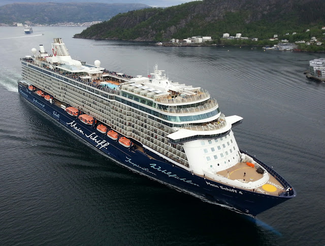 TUI Cruises' cruise ship Mein Schiff 4 departing Bergen, Norway; Askøy bridge