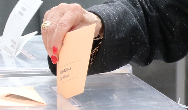Votación durante las últimas elecciones generales en Barakaldo