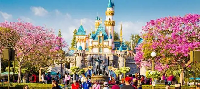 Từ người vô gia cư trở thành ông chủ thương hiệu Disney - Ảnh 4