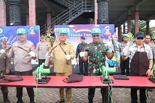 Forum Komunikasi Pimpinan Daerah (Forkopimda) Kalimantan Barat menggelar Apel Deklarasi Pemilu Damai dan Deklarasi Zero Knalpot Brong di Halaman Rumah Radakng Pontianak. (Adpim Pemprov Kalbar/Borneotribun)