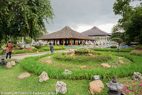 Indonesia - Purwakarta - Kompleks Pemda - Taman lagi tetep indah