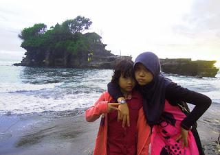 tanah lot bali kental nuansa hindu