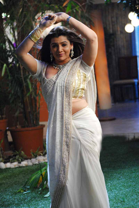 aarthi agarwal in bmym romantic song cute stills