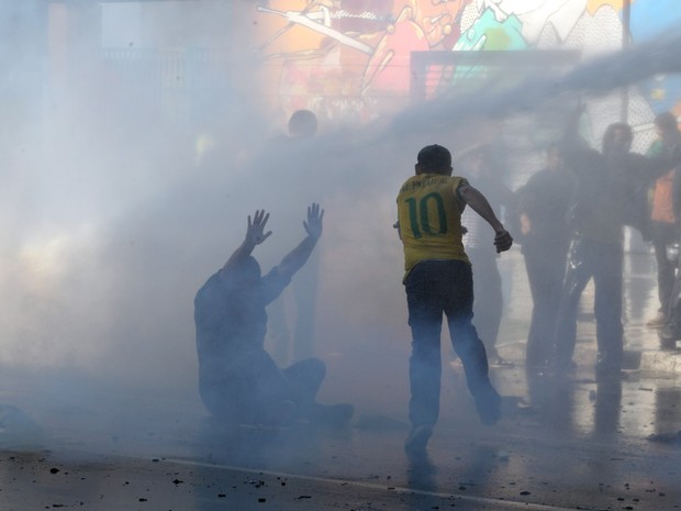 Tropa de Choque retira manifestantes da Paulista