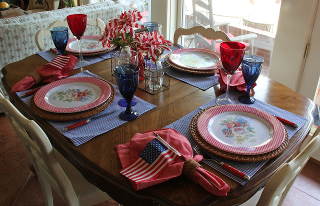 Red White & Blue Tablescape-Bargain Decorating with Laurie