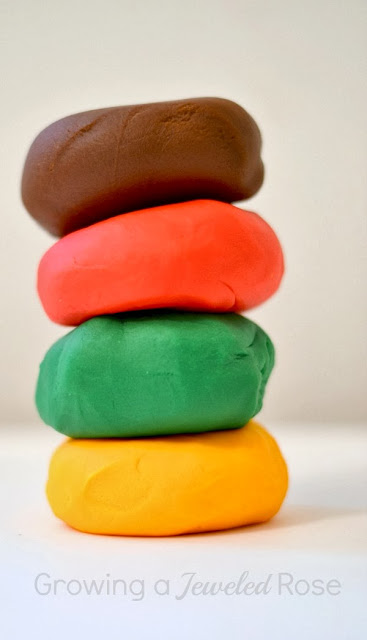 NO COOK Christmas Play Dough Recipes- only two base ingredients to make these AMAZING play dough varieties
