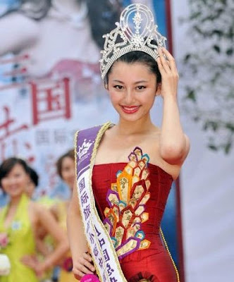 Hong Yi Jing Crowned crowned Miss Tourism Queen International China 2012