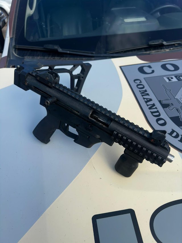 POLICIAIS DO COD APREENDE SUBMETRALHADORA NA CIDADE DE VIÇOSA DO CEARÁ.
