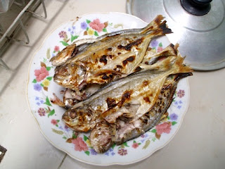 membuat Ikan Bakar dengan sambal 