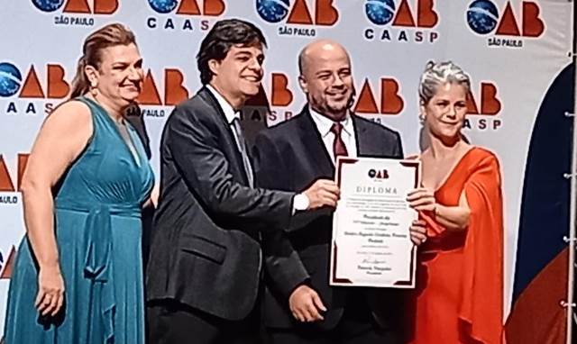 Presidente da OAB Jacupiranga toma posse em noite solene no teatro municipal de São Paulo