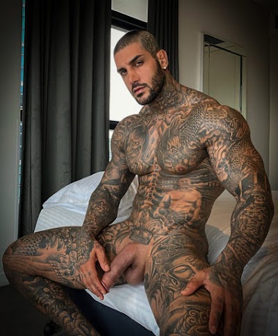 Hossein Balapour Show up His Full Body Tattoo (yaki boy)