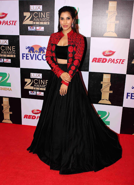 Sophie Choudry in Manish Malhotra Black and Red Outfit