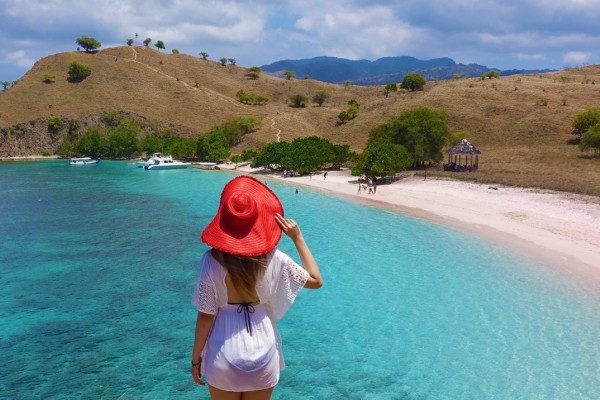 7 Pantai Pink terindah di Dunia, Indonesia juga punya yang lebih menawan!