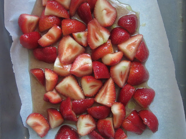 SquirrelsnSweets: Boozey Strawberries