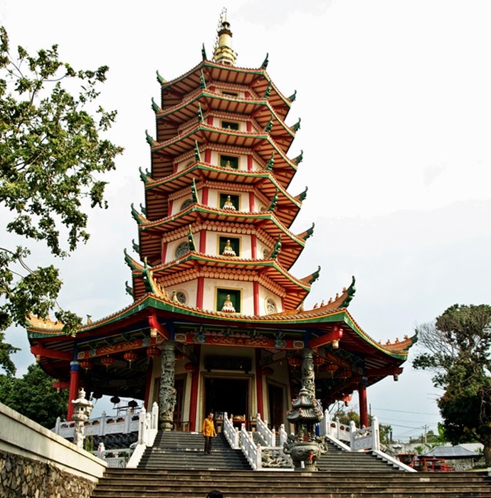 Vihara Buddhagaya Watugong  wisata semarang