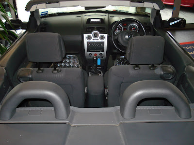 Renault Megane 2.0 VVT interior