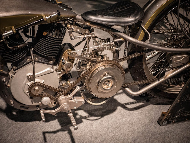Legend utiliza un motor Harley-Davidson restaurado de 1917; es increíble darse cuenta de que Wille y Arthur ya habían estado construyendo motocicletas durante 14 años en ese momento.