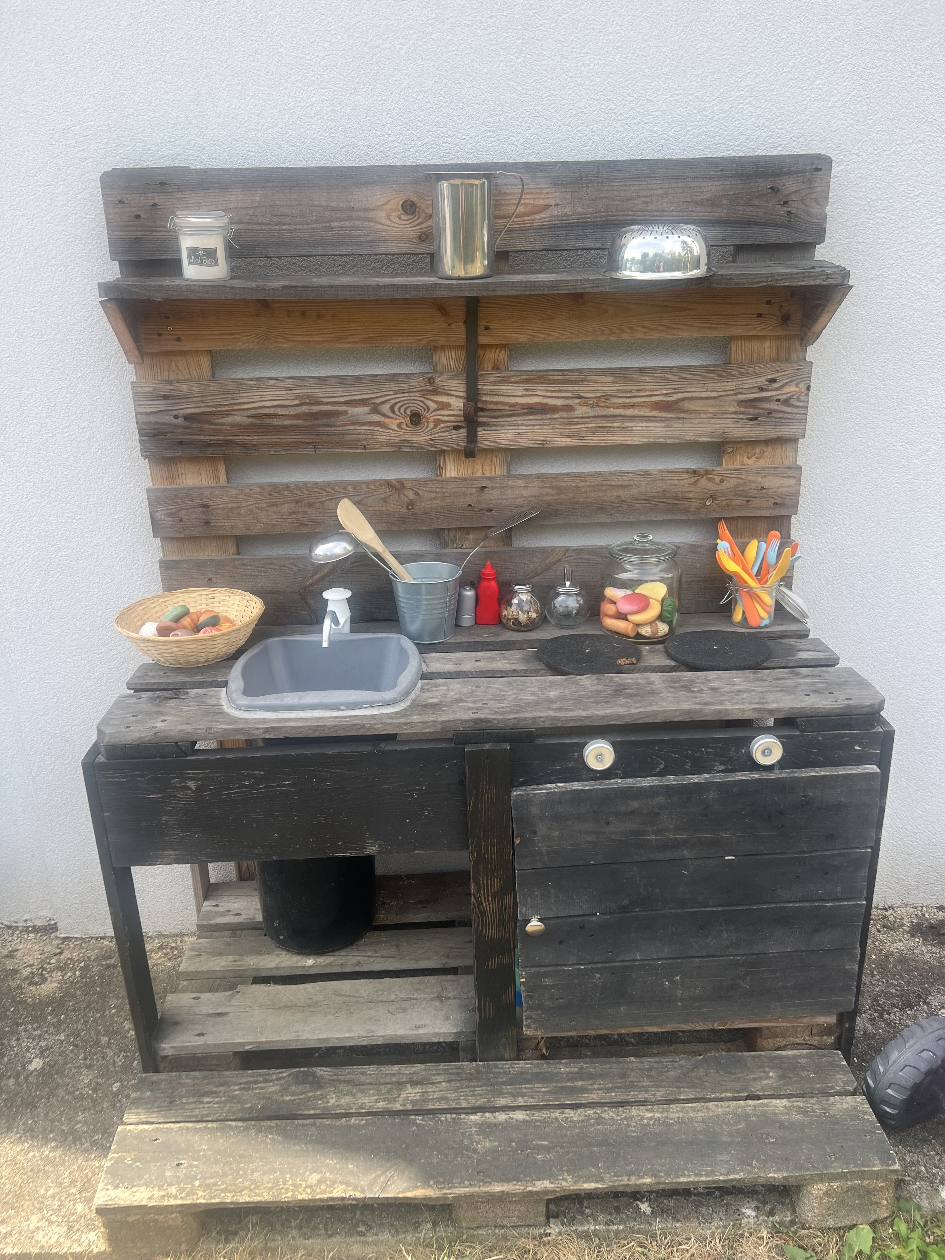 Notre mud kitchen