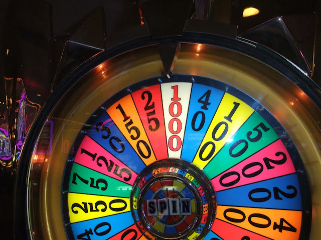 Spin the wheel, win 1000 dollars, wheel of fortune slot