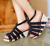 Wedges / Sepatu Hitam Ori