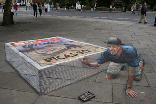 Desenho ardina com jornais - Desenhos tridimensionais na calçada - Giz - Julian Beever