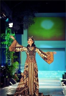 kebaya Anne Avantie, Kebaya terbaru Anne Avantie, Model Kebaya terbaru Anne Avanti, Model kebaya muslim terbaru 2015