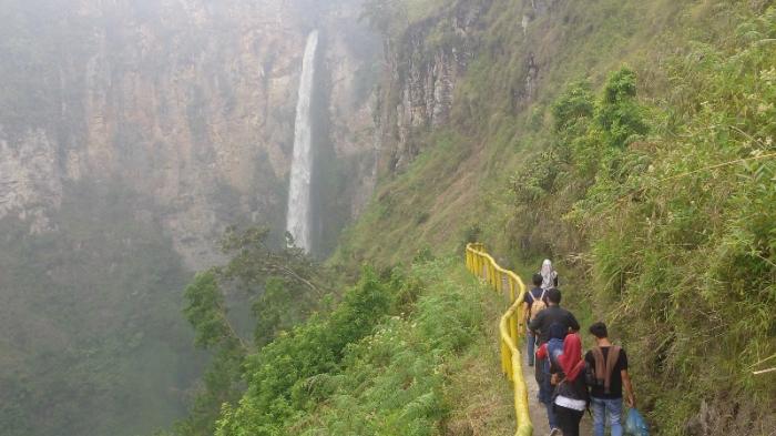 Air Terjun Sipiso Piso