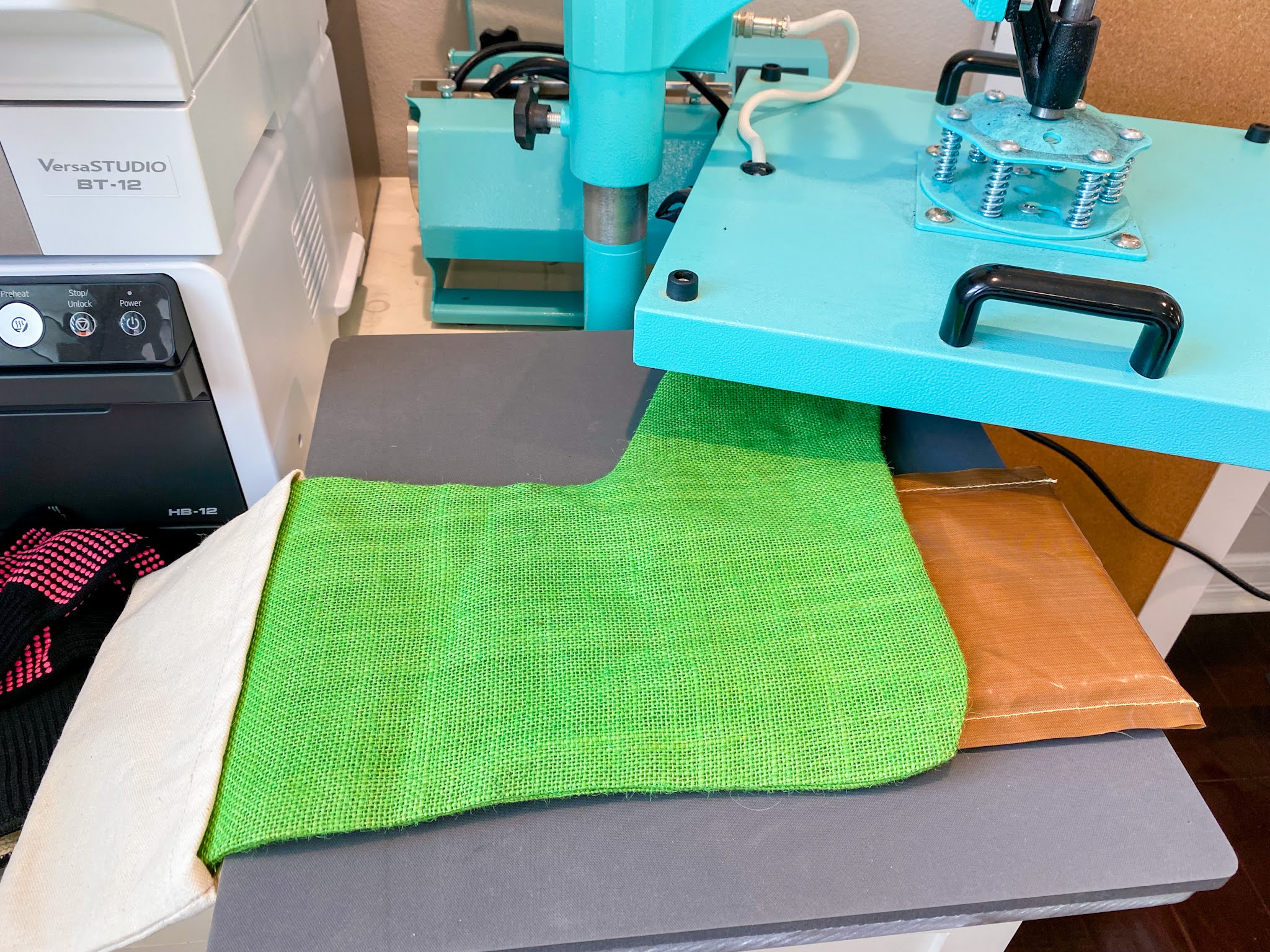 Heat Press Pillows: How to Make Your Own (and Save a Bunch of Money!) -  Silhouette School