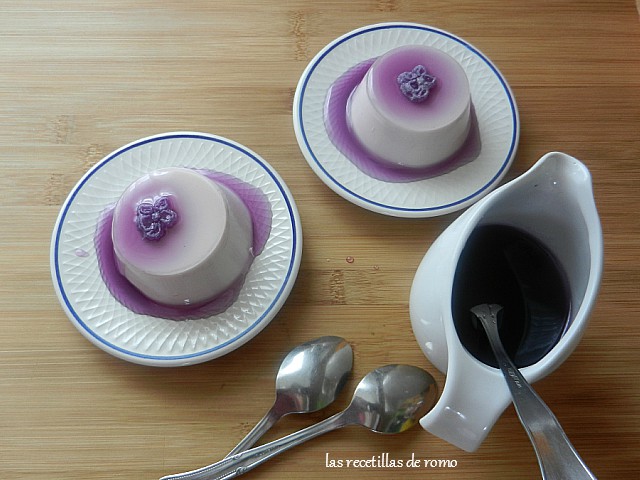 "Panna cotta de violetas"