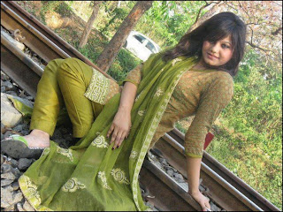 Hot Desi Dehli Girls Photos