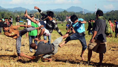  Tradisi Sisemba, Saling Tendang di Tana Toraja