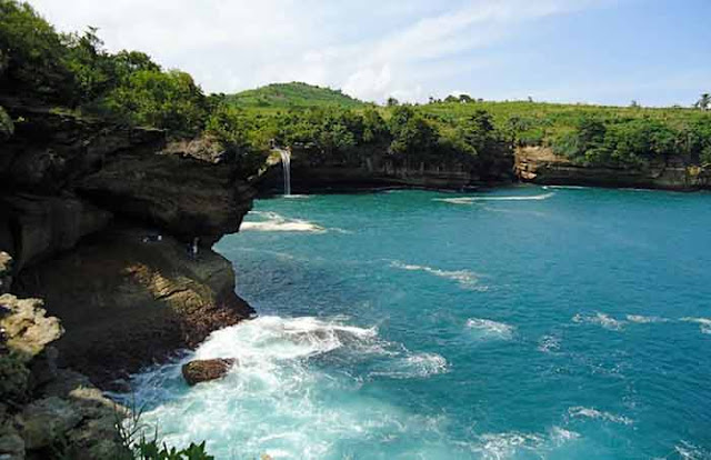 Panorama dan Kuliner di Pantai Popoh Tulungagung Jawa Timur Panorama dan Kuliner di Pantai Popoh Tulungagung Jawa Timur