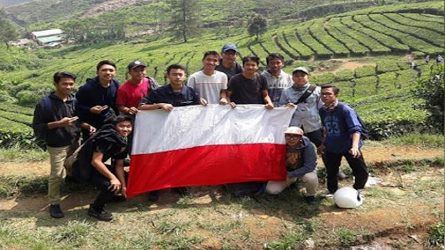 Sedang Heboh #ShameOnMalaysia Di Medsos, Para Remaja Ini Malah Posting Foto dengan Bendera Terbalik