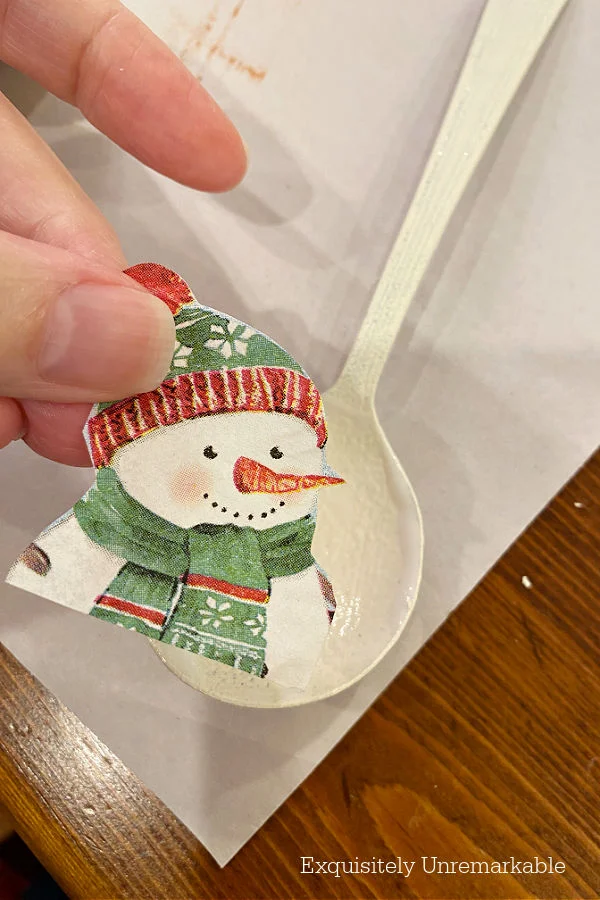Using Napkins To Decorate Spoons For Christmas