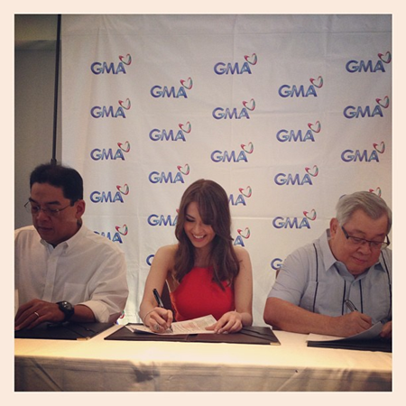 Marian Rivera renews contract with GMA-7