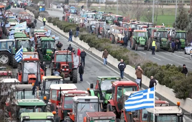 Κλείνουν τα Τέμπη ενώ οι αγρότες ετοιμάζονται για μάχη