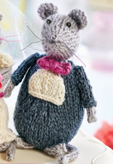 http://www.letsknit.co.uk/free-knitting-patterns/wedding-mice-toys