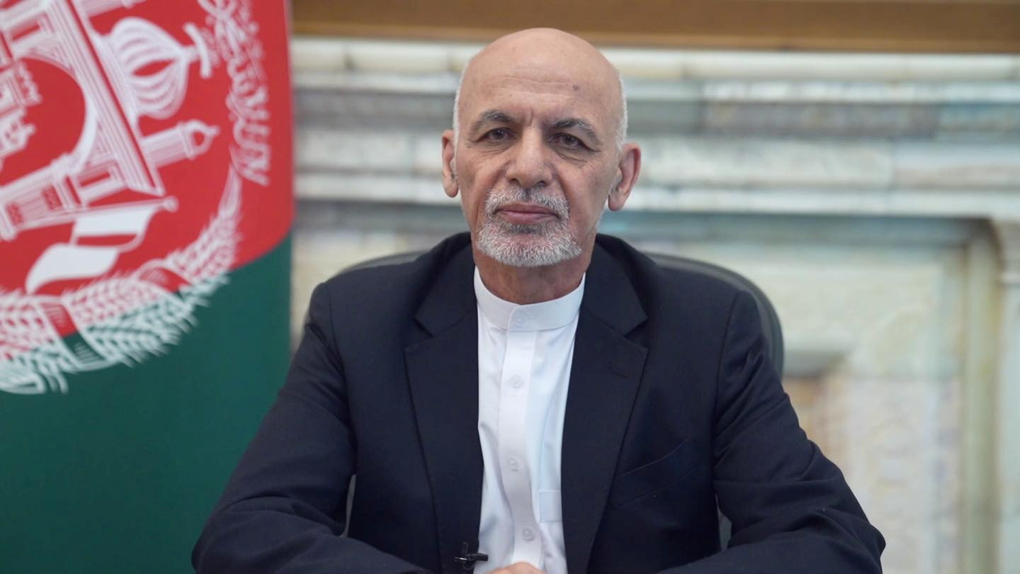El presidente Ashraf Ghani abandonó Afganistán y los talibanes se preparan para tomar el poder