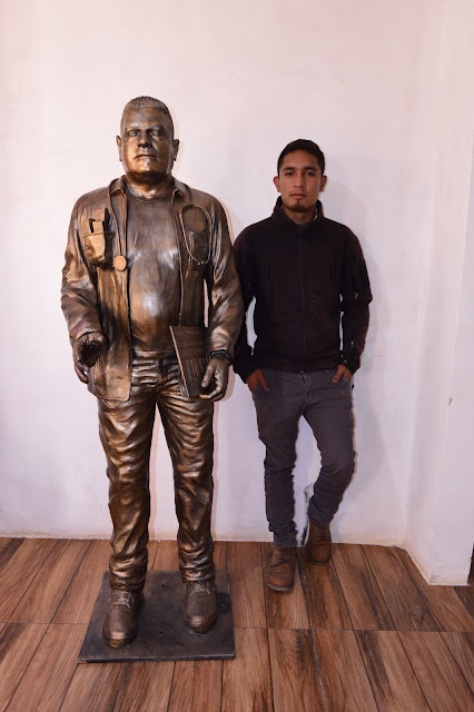 escultura de un doctor Guatemala