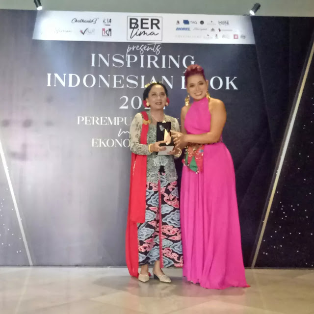 Ibu Nirmala Chandra untuk kategori Women Inspiring for Leadership 2022.