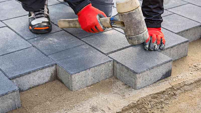 Cara Memasang Paving Block dengan Alat dan Bahan yang Tepat