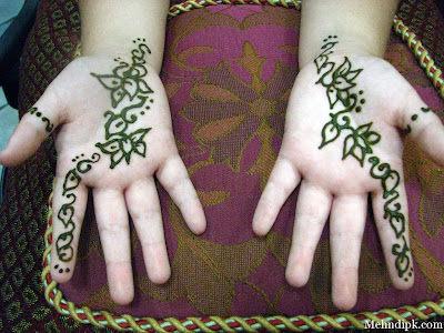 Simple Mehndi Design for Kids