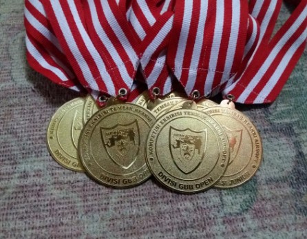 Medali Perlombaan Logam