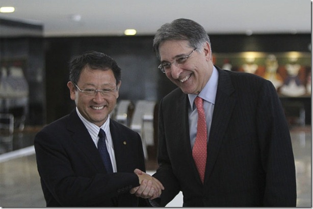 Akio-Toyoda-e-Fernando-Pimentel