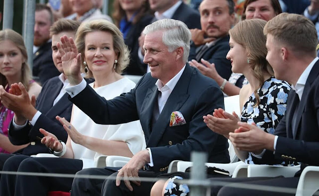 Queen Mathilde wore a fringed crepe top by Carolina Herrera. Crown Princess Elisabeth, Princess Eleonore and Princess Delphine