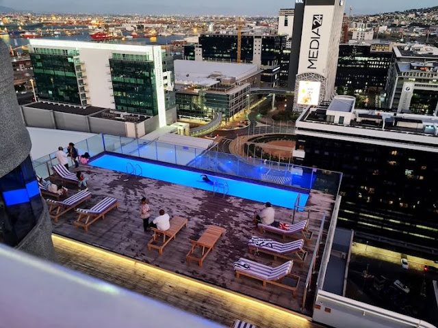 The infinity pool at the Hotel Sky, Cape Town