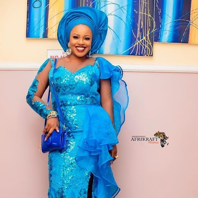 Latest Lovely Asoebi Gown Styles